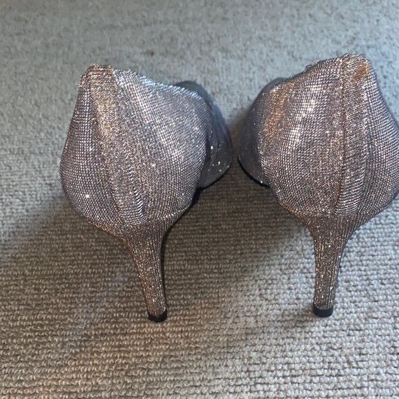 Stuart Weitzman Women's Sparkling Gold/Silver Heels sz 9 - Picture 8 of 13